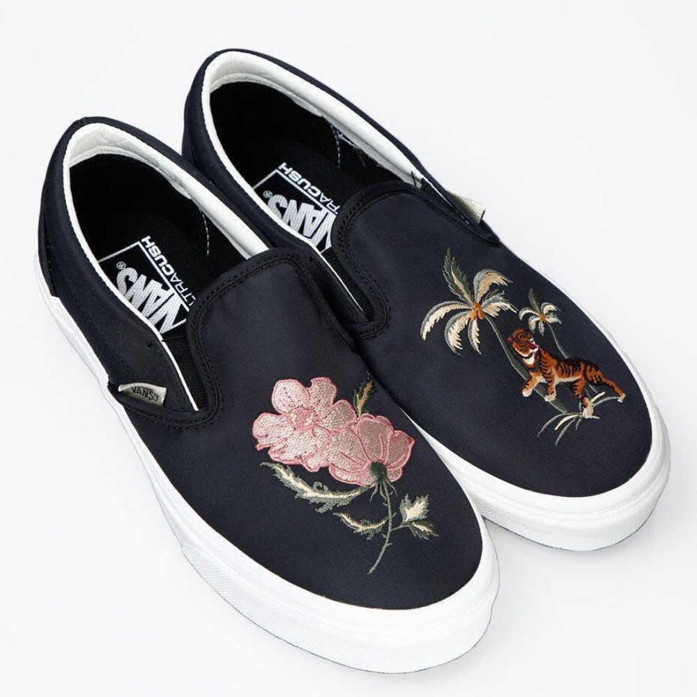 VANS EMBROIDERED SLIP-ONS/LIMITED EDITION & TRENDY